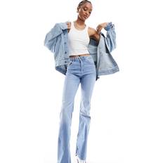 Stradivarius Tall – Ljusblå utsvängda jeans med slits
