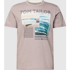 Herren - Samt Oberteile Tom Tailor T-Shirt mit Statement-Print in Rosa, Größe