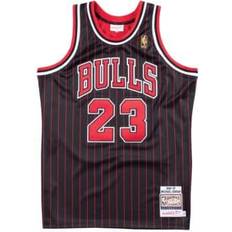 Mitchell & Ness And NBA Chicago Bulls Authentic Alternate Swingman Jersey 1996-97 Michael Jordan, Schwarz Black