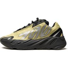 Yeezy Chaussures Yeezy Boost 700 MNVN Resin - Green