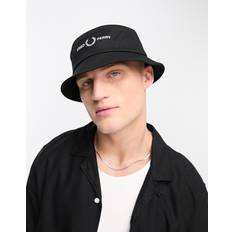 Fred Perry Hattar Fred Perry Graphic B Twill Bucket Hat - Black