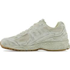 New Balance 2002R 'Protection Pack Distressed' white