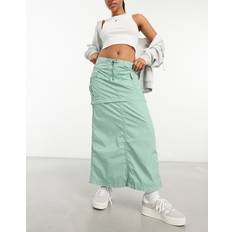 Levi's Dame Skjørt Levi's Convertible cargo skirt in green with pocketsW26