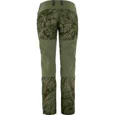 Fjällräven Dame Keb Bukser Curved Grøn GREEN CAMO-LAUREL GRN/626-625 kort