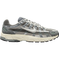 NIKE P-6000 M - Flat Pewter/Light Iron Ore/Metallic Silver/White