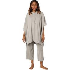 Donna - XL Poncho Barefoot Dreams California Cozy Poncho - Grey