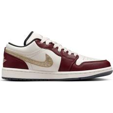 NIKE Air Jordan 1 Low SE W - Sail/Dark Team Red/Dark Smoke Grey/Metallic Gold Grain