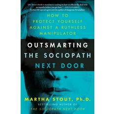 Outsmarting the Sociopath Next Door: How to Protect Yourself Against a Ruthless Manipulator Pocketbok (Häftad)