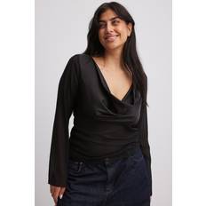 NA-KD Sort top chiffon med satin over brystet-Black