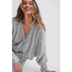 NA-KD Sequin Overlap Dress - Sølv