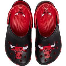 Schwarz Pantoletten Crocs Classic NBA Chicago Bulls - Schwarz