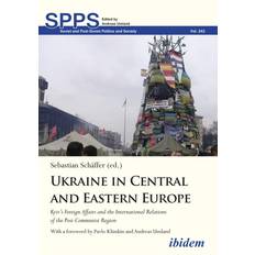 Ukraine in Central and Eastern Europe (Copertina flessibile)