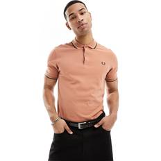 Fred Perry Orange Pikétröjor Fred Perry – Korallfärgad pikétröja dubbel kantrand-Orange