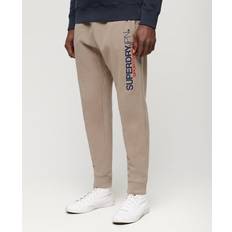 Superdry Herren Sportswear Logo Jogginghosen in Karottenform Beige Größe: Beige