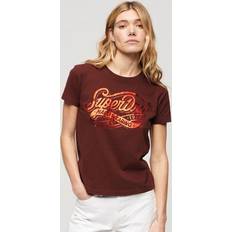 Superdry Nainen Vaatteet Superdry Damen Figurbetontes Workwear T-Shirt mit Folien-Print Braun Größe: Braun