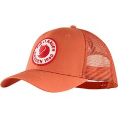 Fjällräven Caps Fjällräven 1960 Logo Långtradarkeps, Rowan Red, Skön keps G-1000 Eco och meshväv av återvunnen polyester. Producerad utan PFCer, skapade för en livstid av friluftsliv