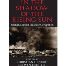 In the Shadow of the Rising Sun 9780521103343 (Hæftet)