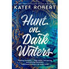 Bøker Hunt On Dark Waters: A sexy fantasy romance from TikTok phenomenon and author of Neon Gods Bok fra Outland