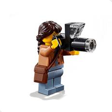 LEGO Outdoor Minifigure: Nature Photographer Female with Long Camera 60202