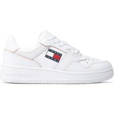 Hvide flatform-basketsneakers retrostil