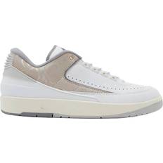 NIKE Air Jordan 2 Retro Low M - White/Sanddrift/Neutral Grey/Cement Grey