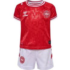 Hjemmebanetrøje danmark Hummel Danmark Hjemmebanetrøje EURO 2024 Mini-Kit Børn