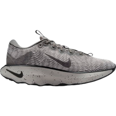 Nike motiva NIKE Motiva M - Light Iron Ore/Flat Pewter