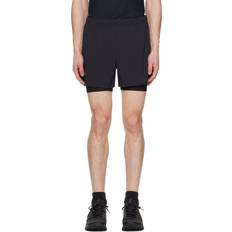 On Shorts On Black Pace Shorts Black