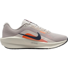 Nike downshifter 13m Nike Downshifter 13 M - Light Iron Ore/Total Orange/Sail/Thunder Blue