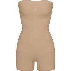 SKIMS Seamless Sculpt Strapless Shortie Bodysuit - Clay