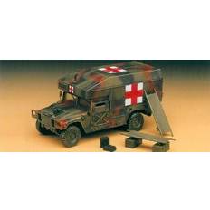 13243 US M977 Maxi Ambulance 1:35 Model Kit