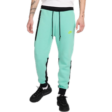 Green Trousers & Shorts Nike Men's Sportswear Tech Fleece Joggers - Emerald Rise/Black