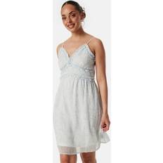 Knälånga klänningar Vero Moda Vmsmilla singlet V frill dress White/Blue/Floral