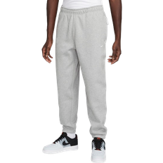 Homme - L Pantalons Nike Men's Solo Swoosh Fleece Pants - Dark Grey Heather/White