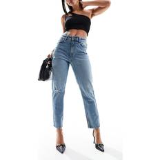 New Look – Blåtonade mom jeans med revor