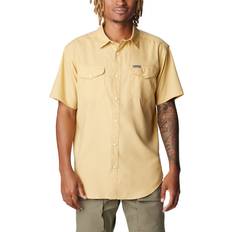 Columbia Men Shirts Columbia Men's Utilizer II Solid Short Sleeve Shirt - Sand Dune