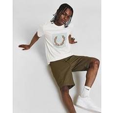 Fred Perry White T-shirts Fred Perry Stripe Laurel Graphic T-Shirt WHITE