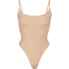 SKIMS Fits Everybody Cami Bodysuit - Clay