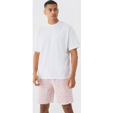 Man - Roze Nachtkleding boohooMAN Oversized Extended Neck T-shirt And Jacquard Shorts Set - Pink