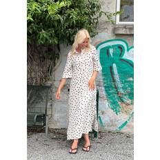 Loved by Lykke Kjole LY Smilla ss Dress Créme w/Black Dots Levering slut juni
