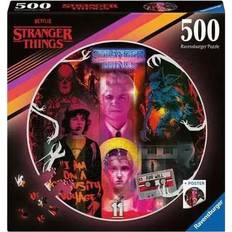 Ravensburger Klassiska pussel på rea Ravensburger Stranger Things Round Pussel Friends Don't Lie 500 bitar