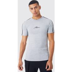 boohooMAN Mens Muscle Fit Curve Hem Tape T-Shirt Grey