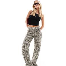 Stradivarius Petite Jeans med lige ben og leopardprint-Multifarvet