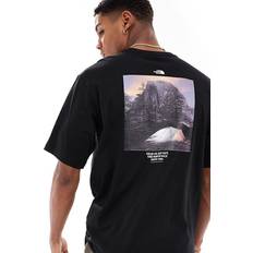The North Face Multicoloured T-shirts The North Face Camping Retro Back Graphic T-Shirt - Black