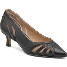 Smillis Pointed Toe Pump in Black