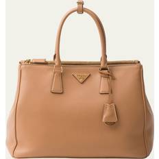 Prada ソフトルックスレザー ショルダーバッグ 関税込 PRADA直営店】送料込！ソフトルックスレザー ショルダーバッグ