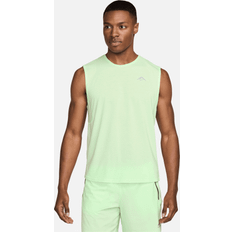 Grün - Herren Tanktops Nike Herren T-Shirt Solar Chase Dri-FIT Grün