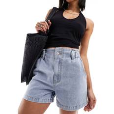 In The Style – Exklusive Jeans-Shorts verwaschenem Hellblau mit elastischem Paperbag-Bund