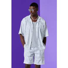 Mies - Valkoinen Pyjamat boohooMAN Boxy Satin Revere Collar Print Shirt And Short Set - White