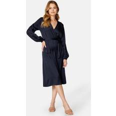 Bubbleroom Blåa Klänningar Bubbleroom Gisele Satin Midi Dress - Dark Blue